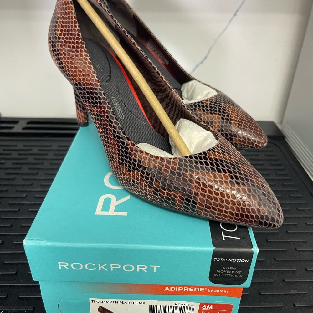 ROCKPORT 75mm Total Motion Women’s Pump Sz 6M M78795 Nutella Snake Brun Brown